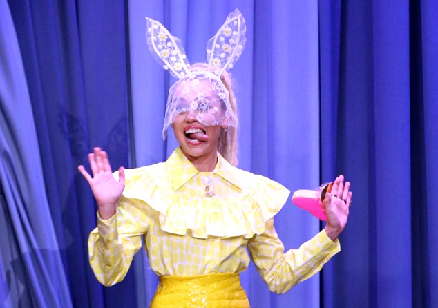 Miley-Cyrus-The-Tonight-Show2