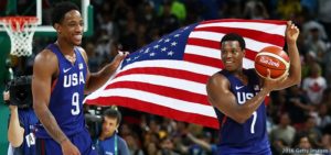 RIO DE JANEIRO, BRAZIL - Demar DeRozan and Kyle Lowry #7 of United States celebrate afer defeating Serbia during the Men's Gold medal game on Day 16 of the Rio 2016 Olympic Games at Carioca Arena 1 on August 21, 2016 in Rio de Janeiro, Brazil.  (Photo by Elsa/Getty Images) credit foto