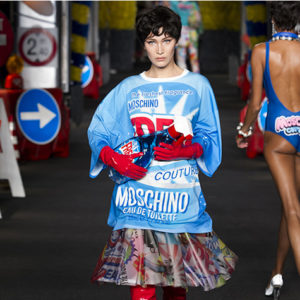 Bella Hadid Moschino/ getty image