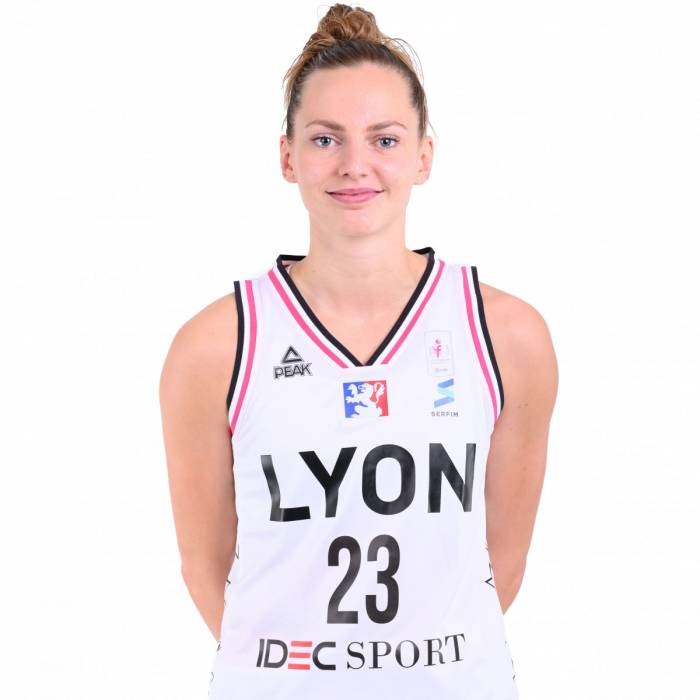 New York Liberty Re-Signs Marine Johannés