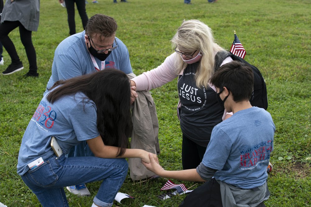 Thousands march in Washington to pray and show Trump support