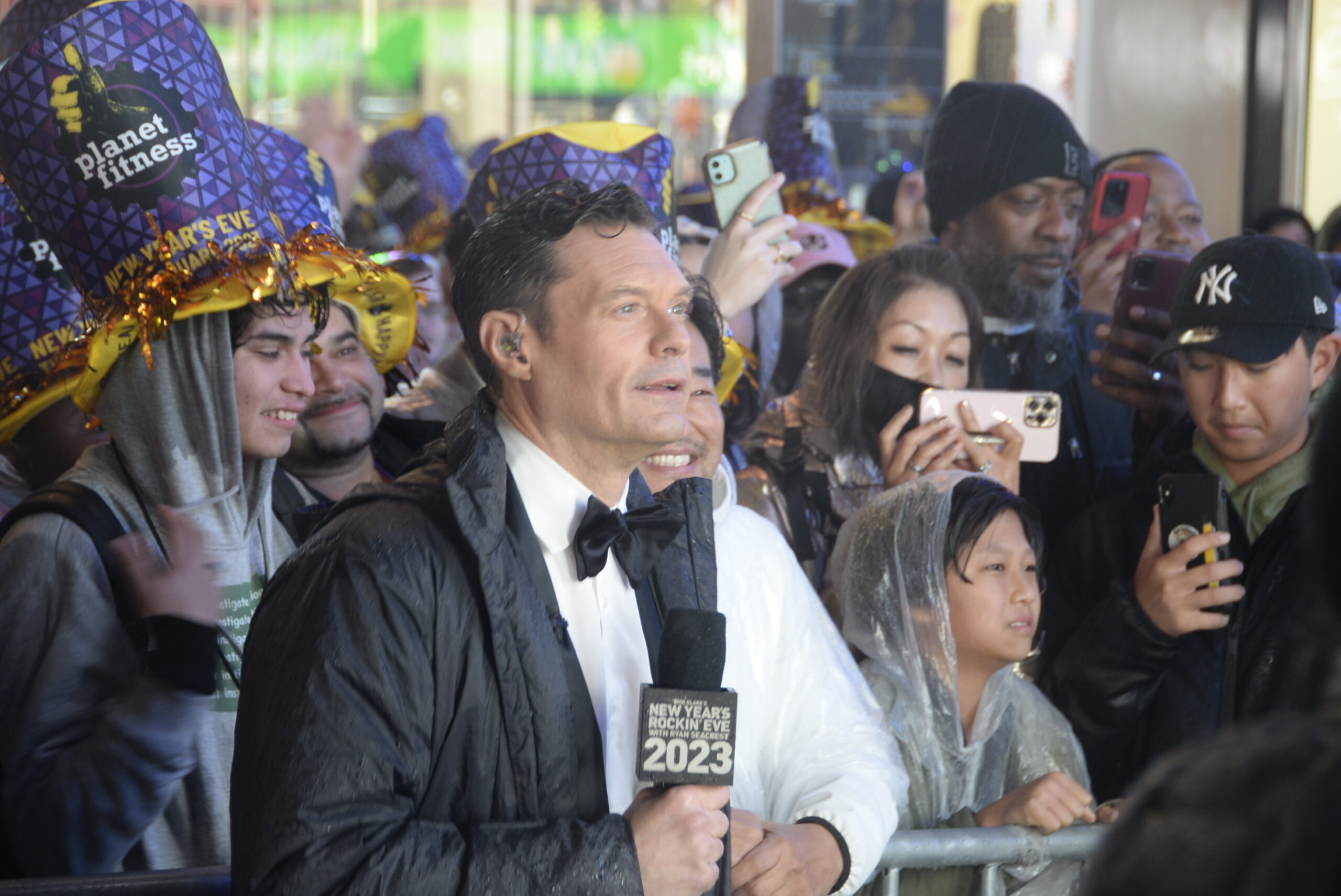 Ryan Seacrest came back to ring in 2023 hosting. Credit balkanpress 