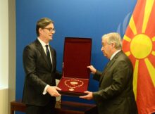 Stevo Pendarovski gives Galichnik 60 years traditional necklace to UN General President. Foto credit balkanpress