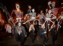 Unusual couple at the Halloween parade (Tue Oct 2023) - Foto credit Ita-BalkanPress