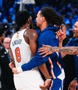 New York Knicks lead the San Antonio Spurs 3-1